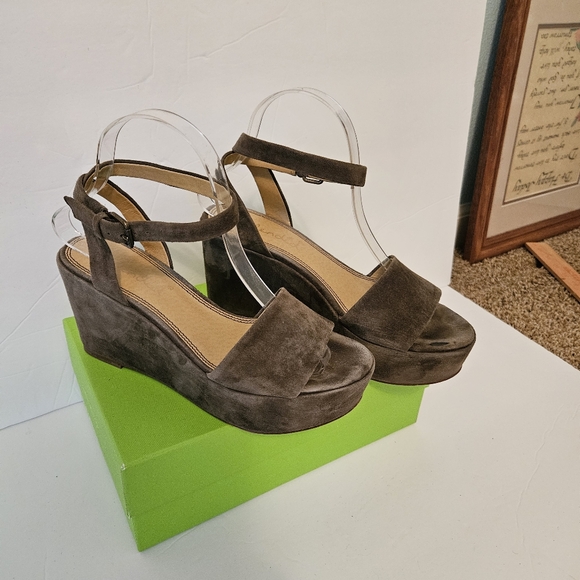 Splendid Sage/Army green suede platform wedge Sandals w/ankle strap.  Size 7.5 - Picture 13 of 15
